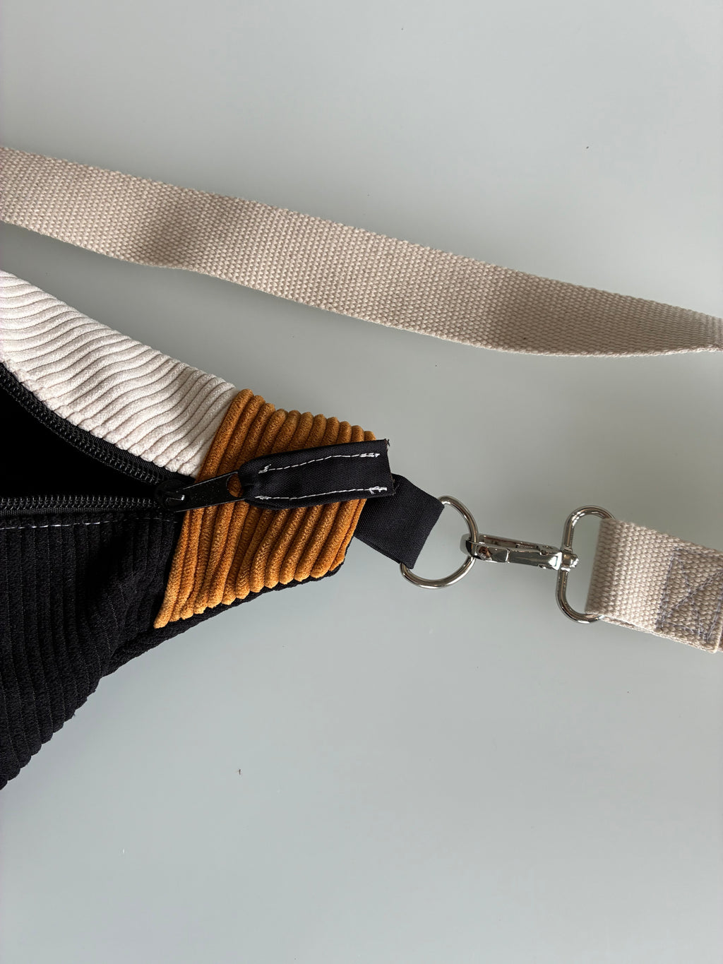 Sac banane tricolore noir / blanc / jaune